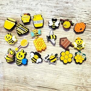 New 2 sets - 40 pieces - Crock Shoe Bee love  🐝